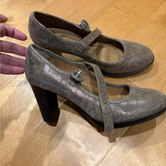 Sofft Natara Mary Jane heel pumps shoes 7.5 metallic taupe suede - Picture 1 of 9